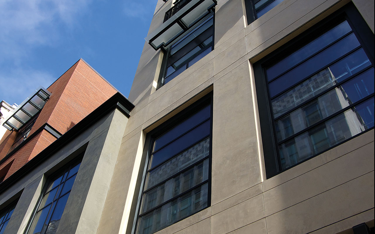 enduit à la chaux aspect pierre pour la finition décorative des façades d'un immeuble récent aux USA