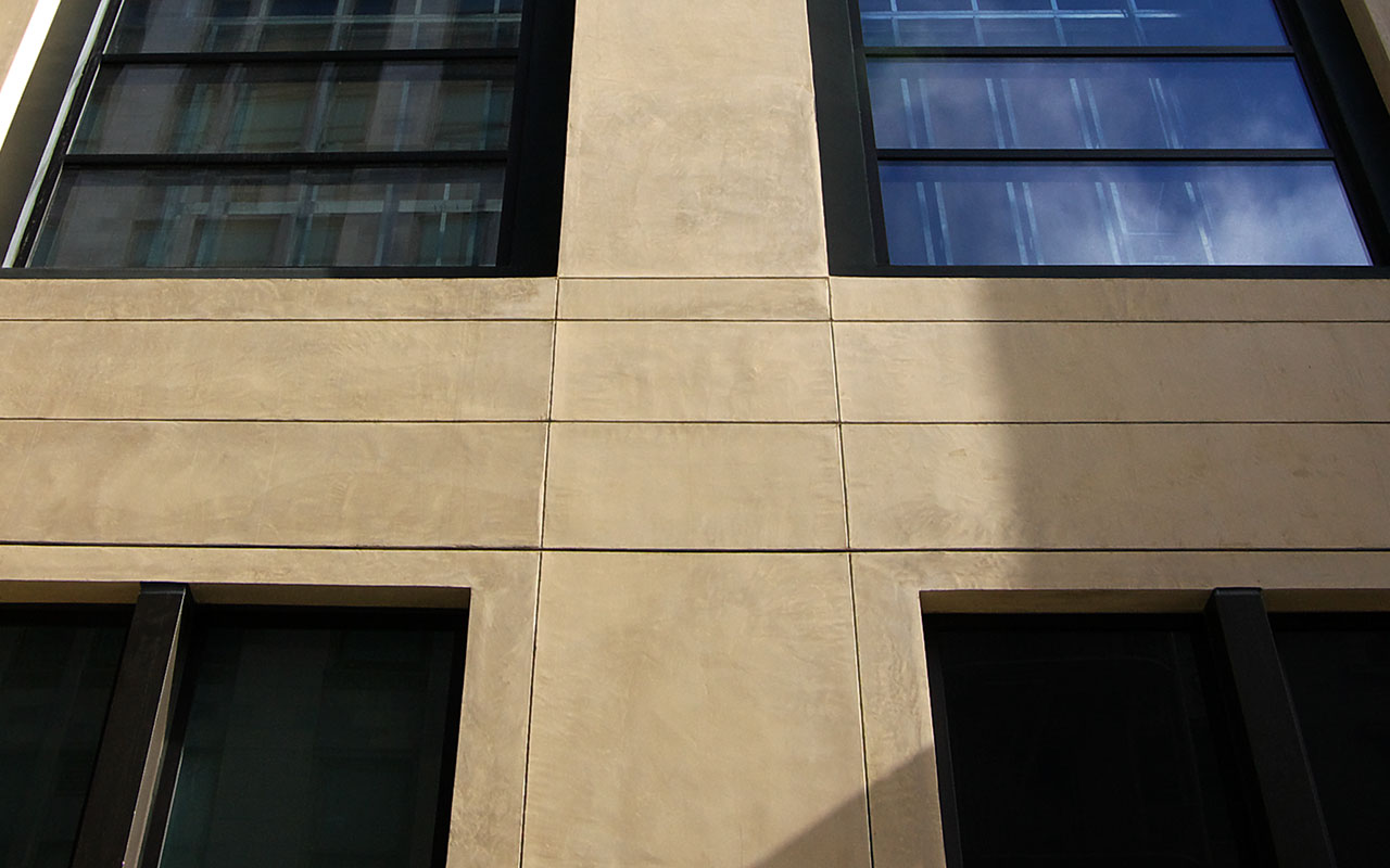 enduit à la chaux aspect pierre pour la finition décorative des façades d'un immeuble récent aux USA