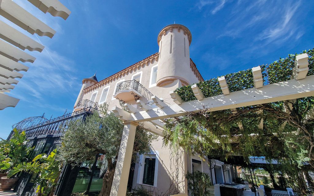 rénovation des façades avec les enduits minces à la chaux Minerah®, pour une intervention sans décroutage